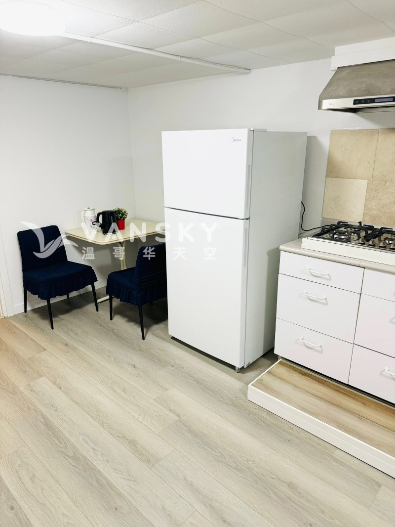 260814155655_Kitchen 2.jpg